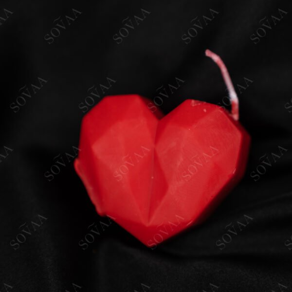 Red Geometric Heart Candle – romantic decorative candle in geometric heart shape, perfect for couples and gifts